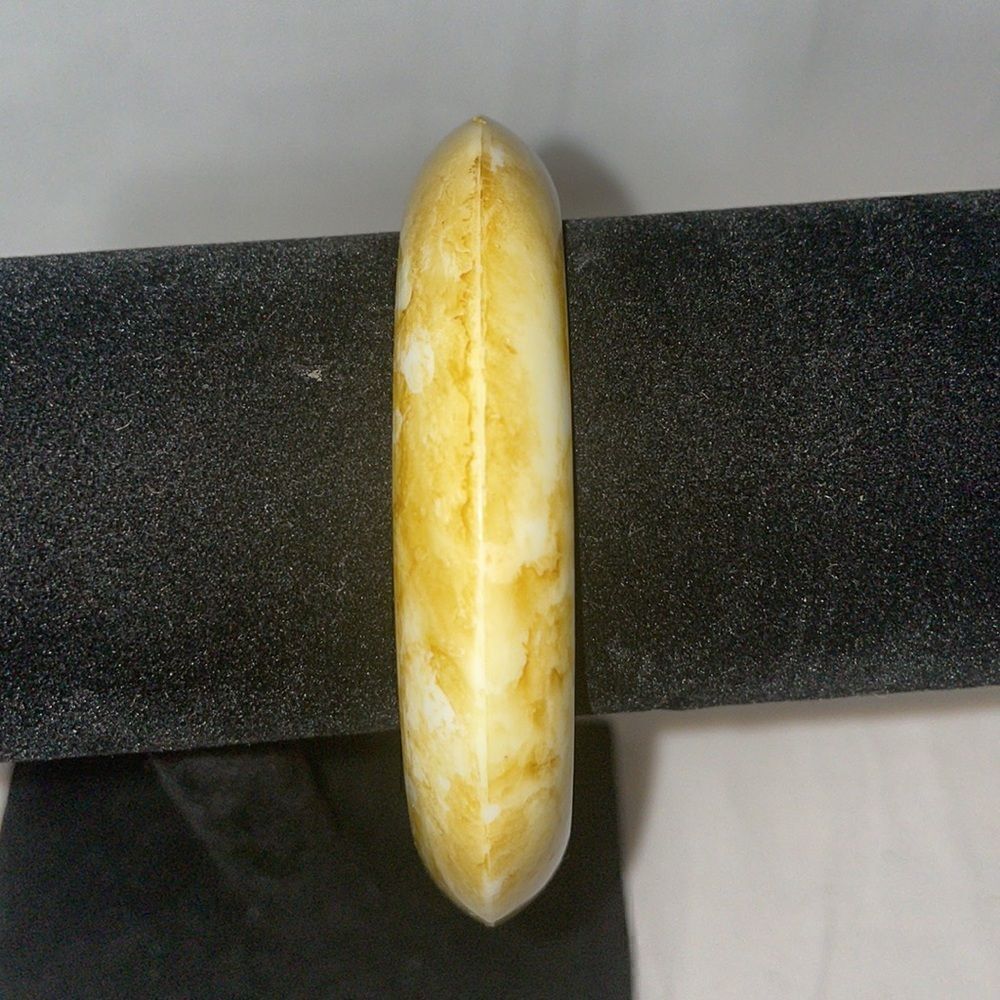Large plastic bangle bracelet  - Picture 2 of 3